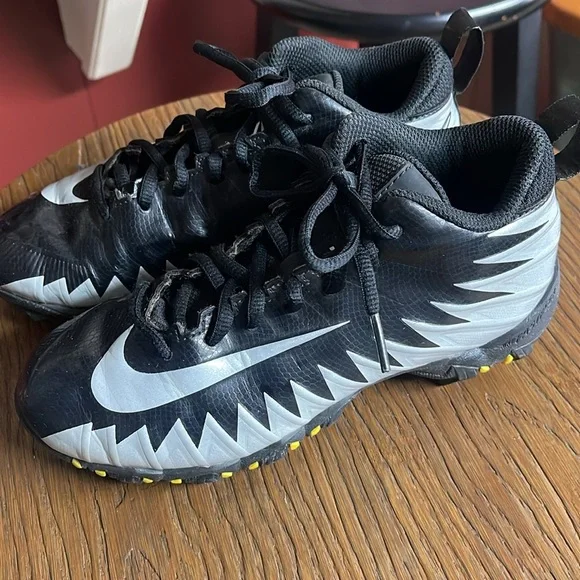 Nike Alpha black & gray size 2.5Y cleats. Used but really good condition! - Picture 3 of 11
